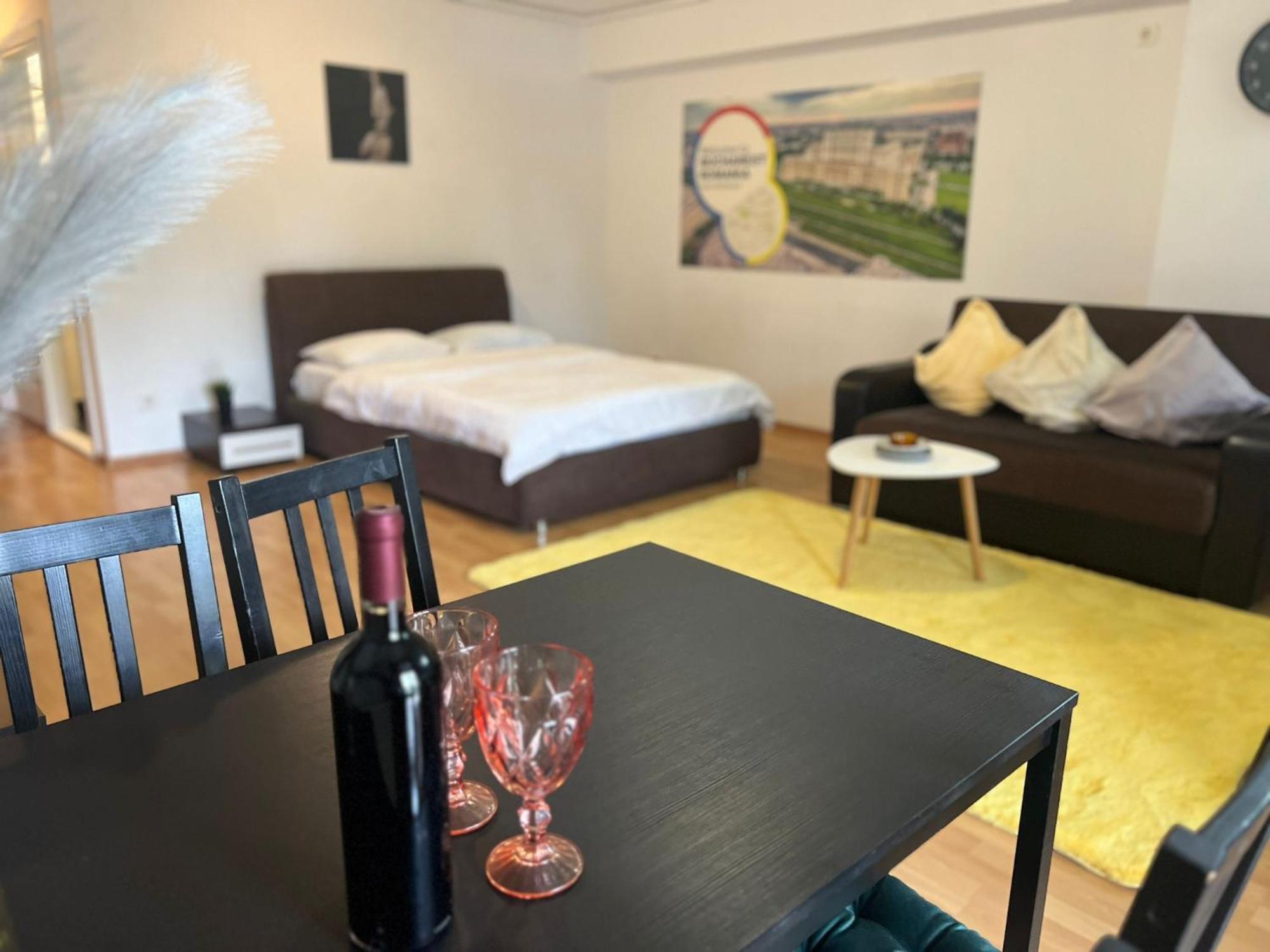 Tranzzit Airport Apartament Отопени Экстерьер фото